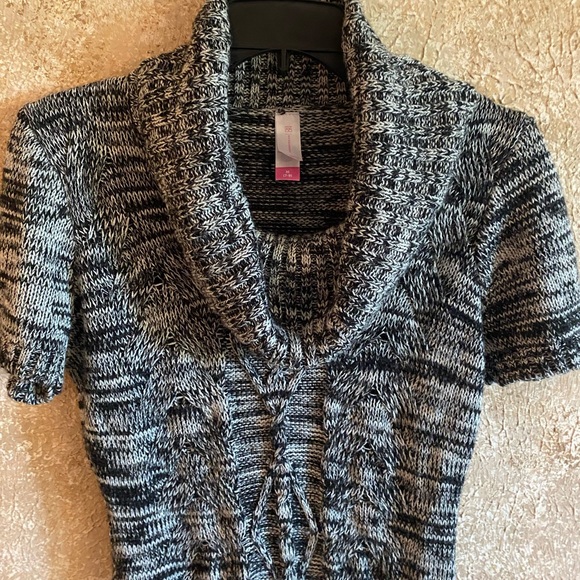 Black and White Textured Sweater - Picture 1 of 6